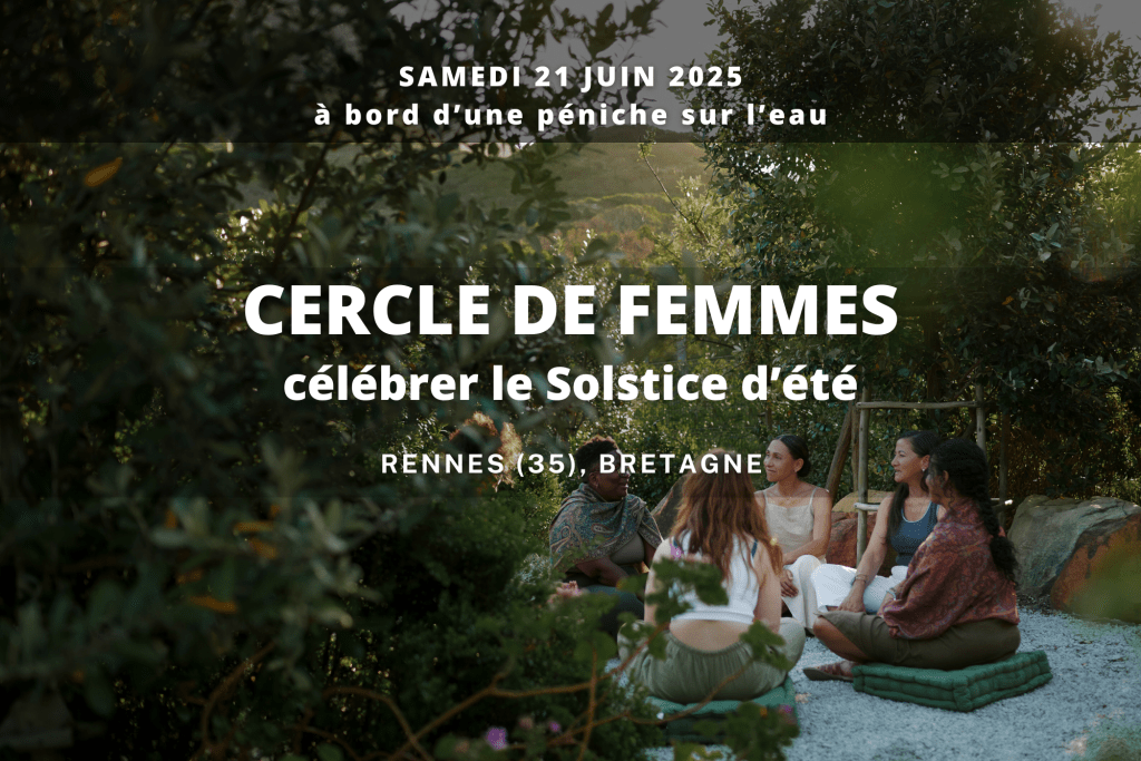 cercle de femmes à Rennes (35) samedi 21 juin 2025 à bord d'une péniche sur l'eau. Célébrer le Solstice d'été. Image d'un cercle de femmes.